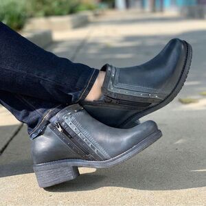 Naot Meditate studded Leather Boho Booties in Vintange Ash/Brushed black US 7